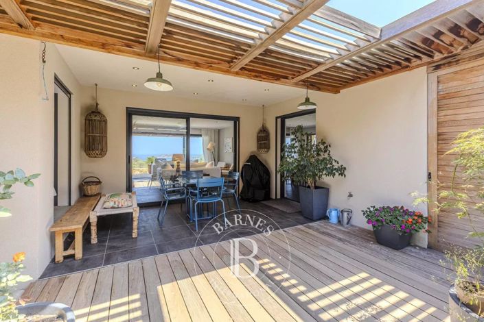 Image No.7-5 Bed House for sale