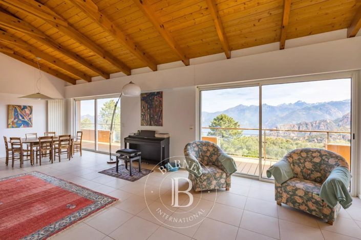 Image No.7-4 Bed House for sale