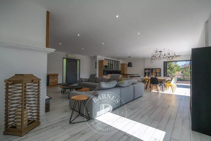 Image No.5-House for sale