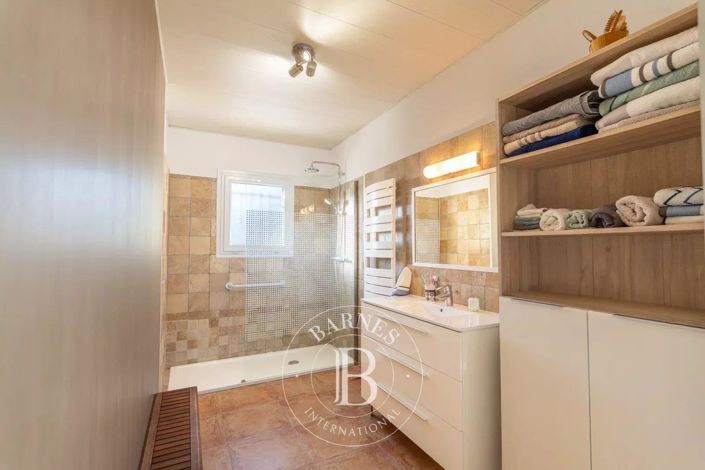 Image No.10-4 Bed House for sale