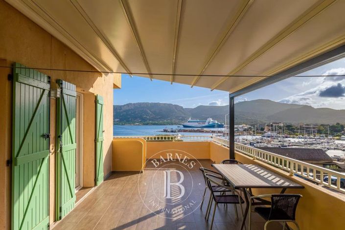 Image No.2-4 Bed House for sale