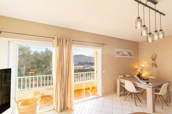 Image No.6-4 Bed House for sale