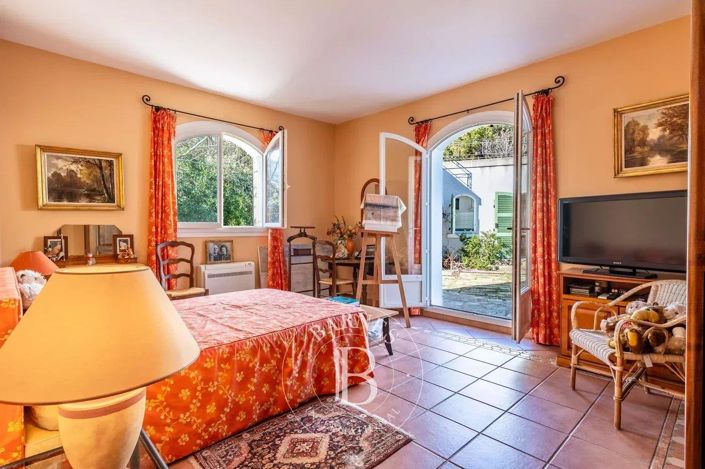 Image No.13-6 Bed House for sale