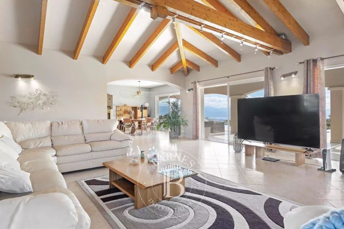 Image No.10-4 Bed House for sale