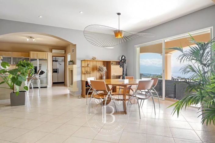 Image No.11-4 Bed House for sale