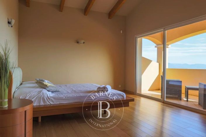 Image No.14-4 Bed House for sale