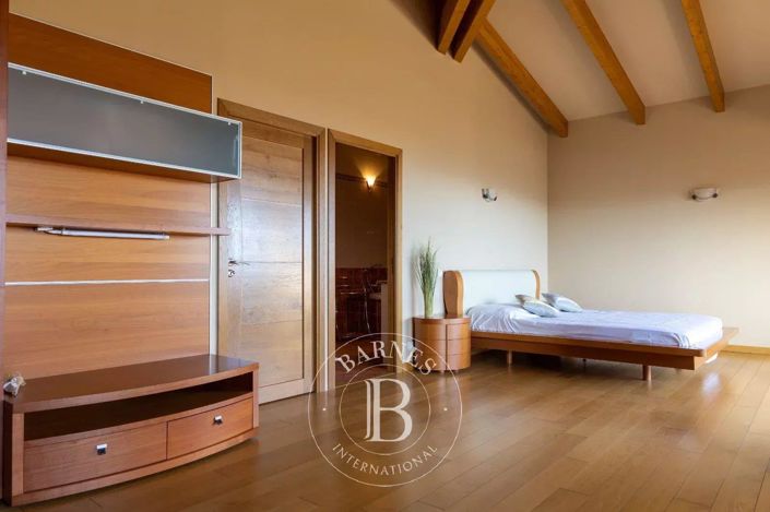 Image No.15-4 Bed House for sale