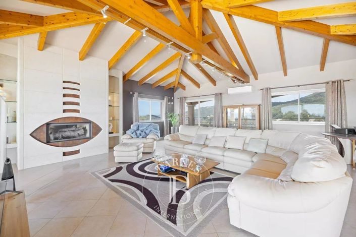 Image No.9-4 Bed House for sale