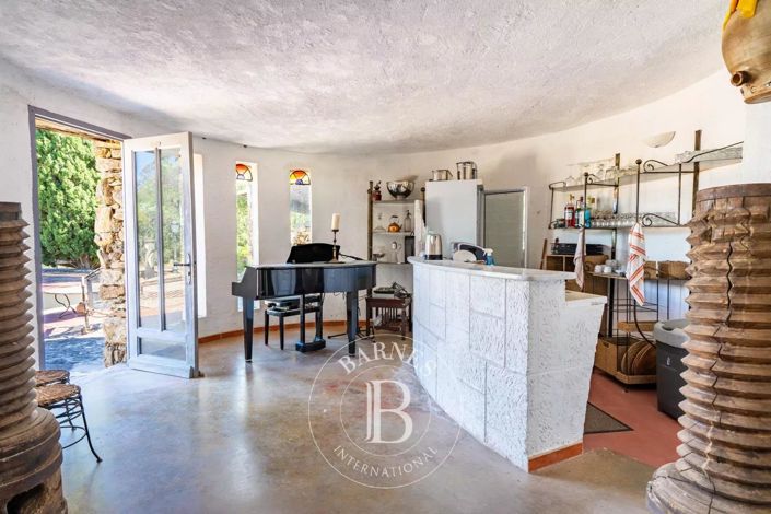 Image No.12-8 Bed House for sale