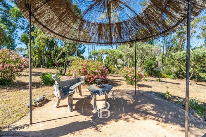 Image No.5-8 Bed House for sale