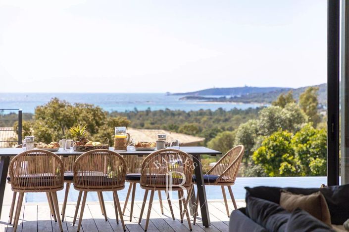 Image No.1-4 Bed House for sale