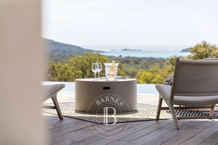 Image No.2-4 Bed House for sale