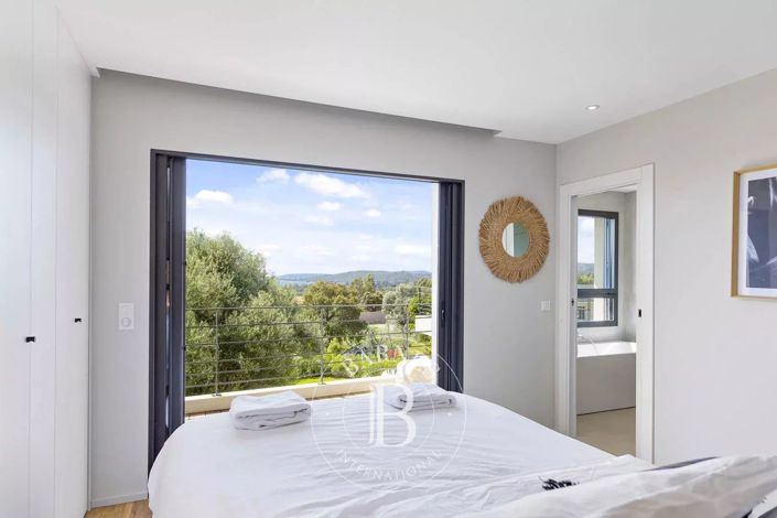 Image No.4-4 Bed House for sale