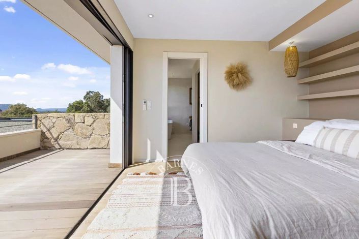 Image No.6-4 Bed House for sale