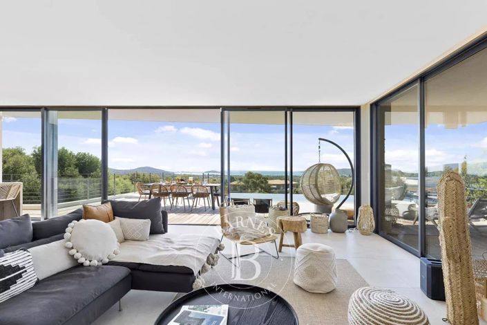 Image No.9-4 Bed House for sale