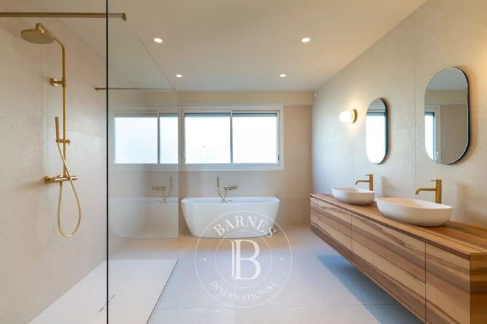 Image No.10-3 Bed Apartment for sale