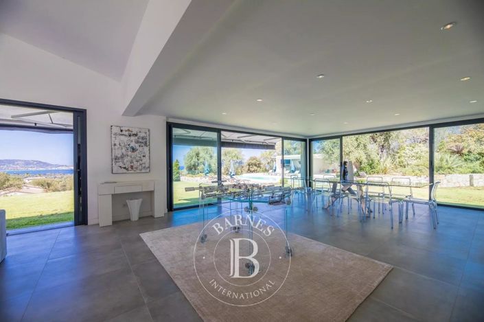 Image No.10-6 Bed House for sale