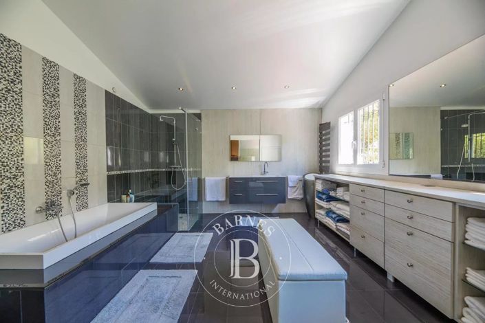 Image No.13-6 Bed House for sale