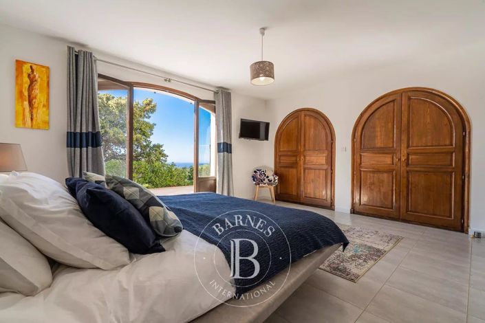 Image No.14-6 Bed House for sale