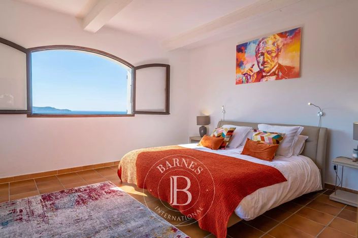 Image No.15-6 Bed House for sale