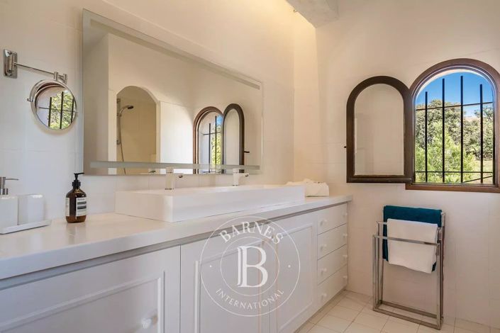 Image No.16-6 Bed House for sale