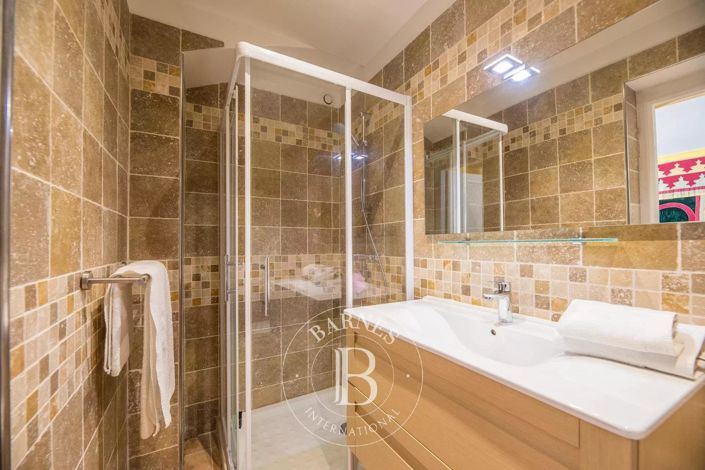 Image No.18-6 Bed House for sale