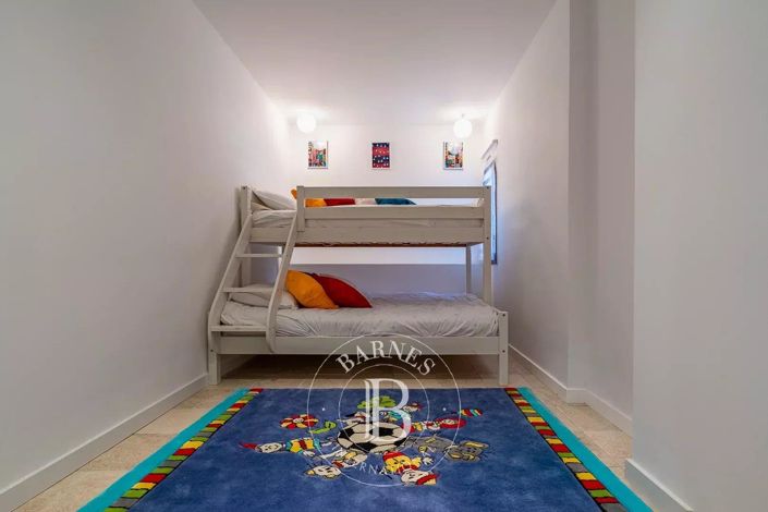 Image No.19-6 Bed House for sale