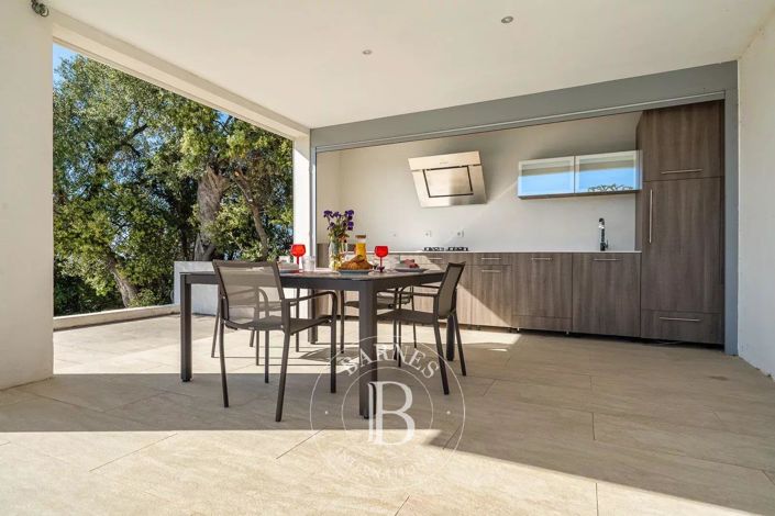 Image No.22-6 Bed House for sale