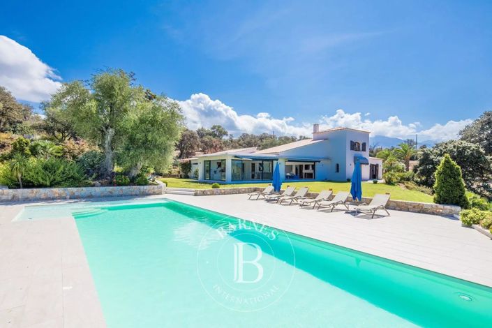 Image No.4-6 Bed House for sale