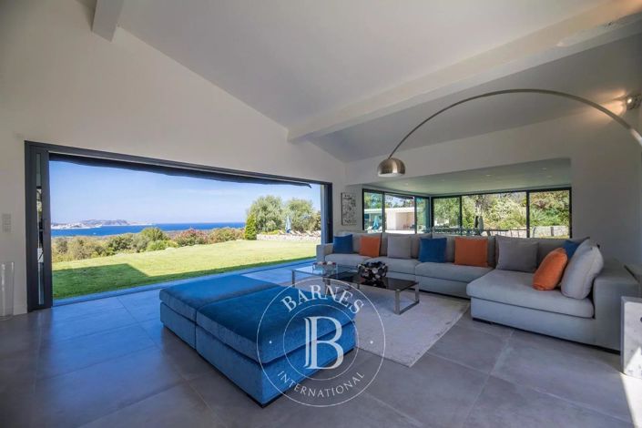 Image No.7-6 Bed House for sale