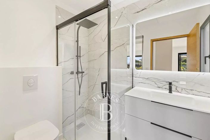 Image No.10-3 Bed House for sale