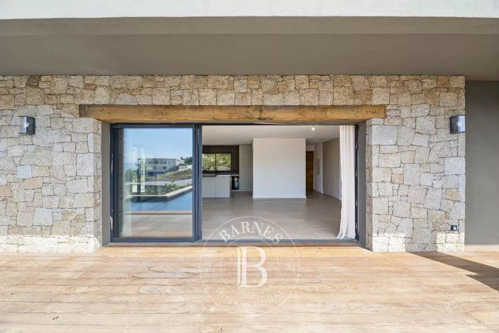 Image No.11-3 Bed House for sale