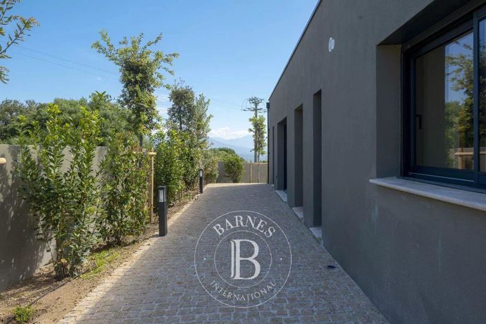 Image No.12-3 Bed House for sale