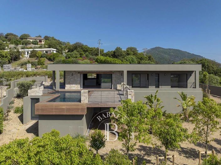 Image No.14-3 Bed House for sale