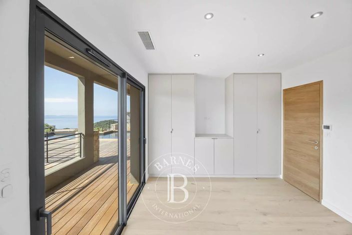 Image No.9-3 Bed House for sale