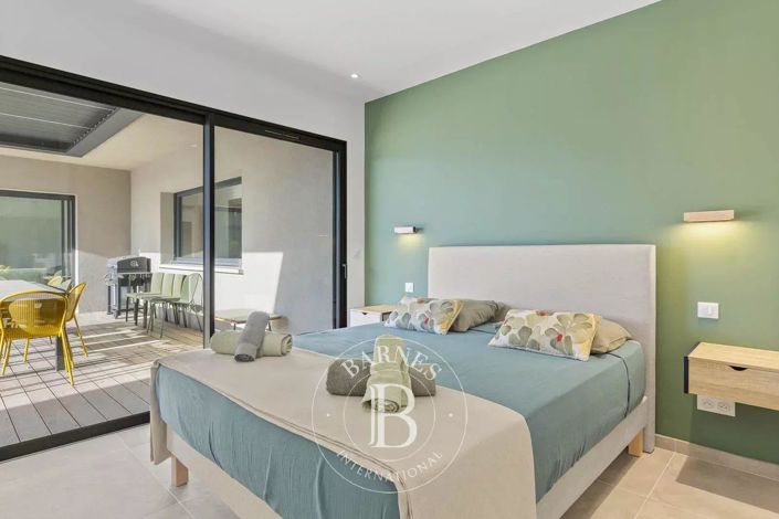 Image No.10-6 Bed House for sale