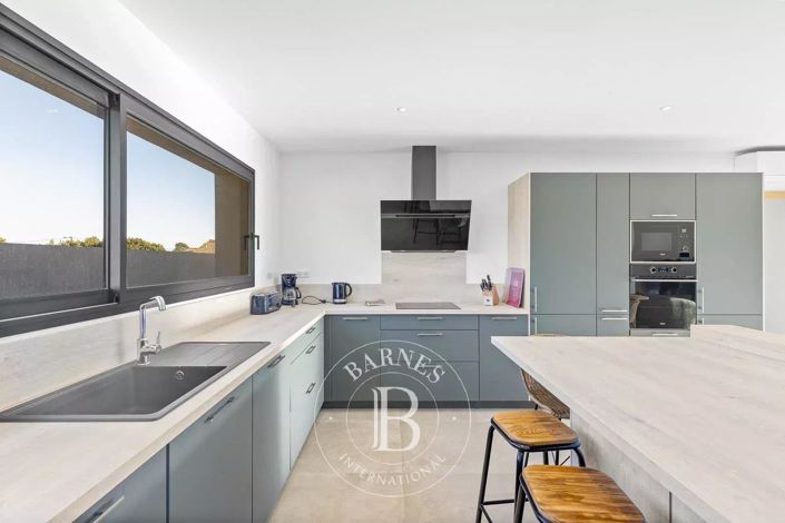 Image No.4-6 Bed House for sale