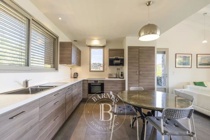 Image No.10-3 Bed House for sale