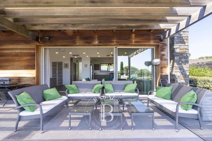 Image No.11-3 Bed House for sale