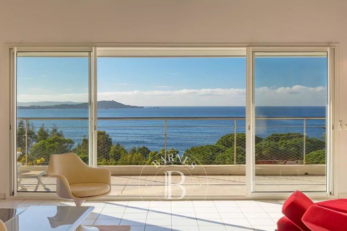 Image No.10-5 Bed House for sale