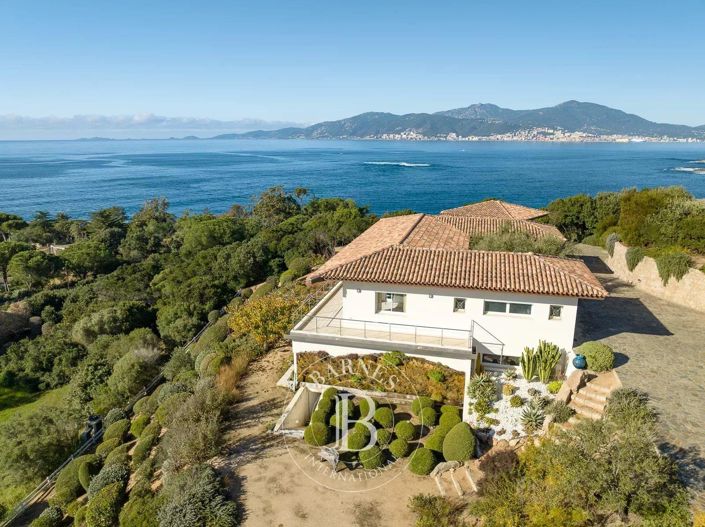 Image No.12-5 Bed House for sale