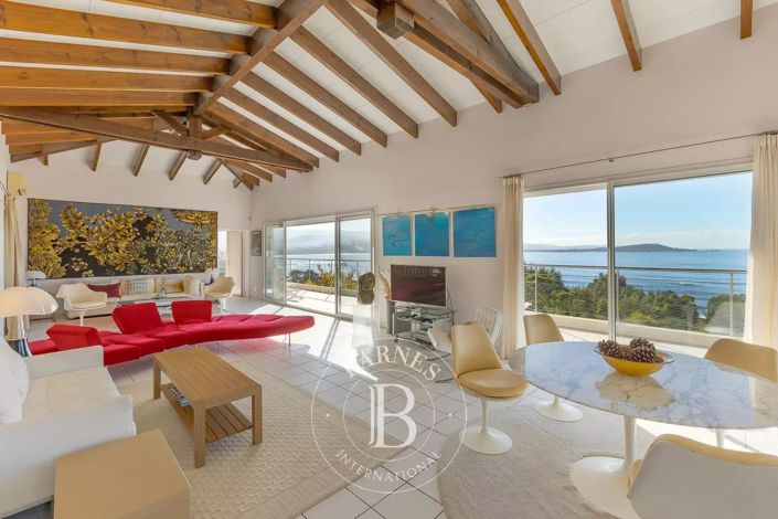 Image No.6-5 Bed House for sale