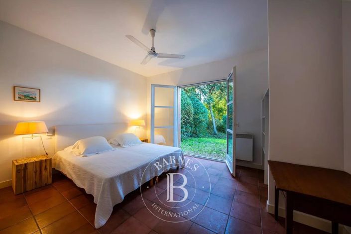 Image No.12-6 Bed House for sale