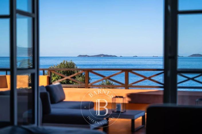 Image No.2-6 Bed House for sale