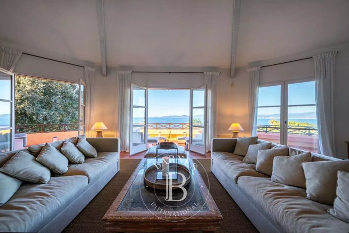 Image No.4-6 Bed House for sale