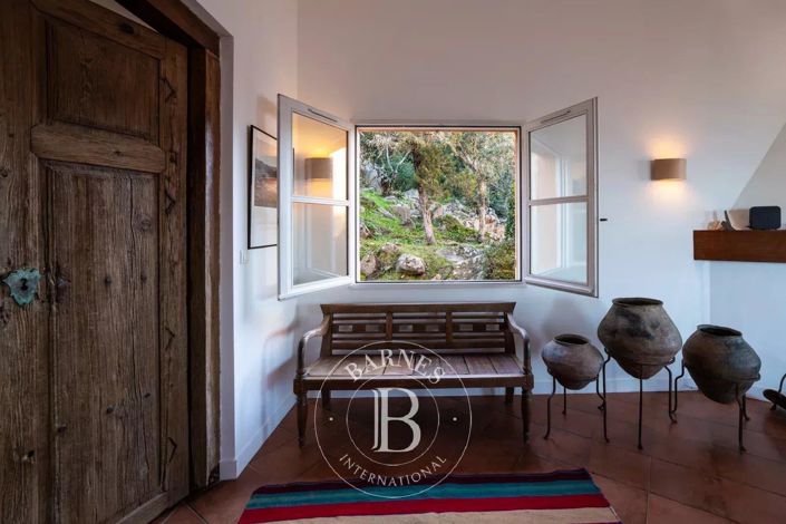 Image No.6-6 Bed House for sale