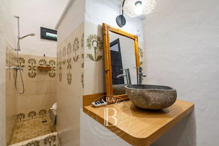 Image No.20-5 Bed House for sale