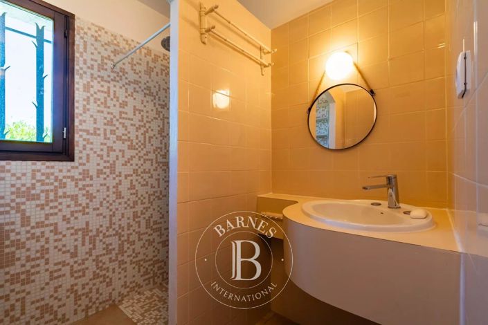 Image No.23-5 Bed House for sale