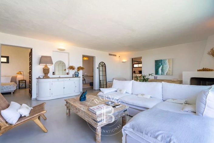 Image No.8-5 Bed House for sale