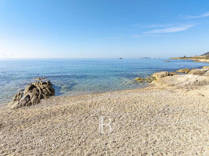 Image No.1-6 Bed House for sale